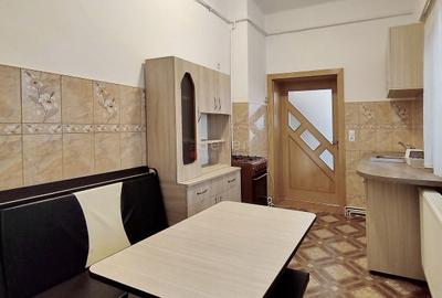 Apartament cu 3 camere semidecomandat, mobilat în Florilor - 12