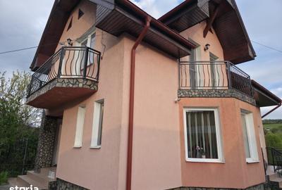 Casă cu 5 camere cu Teren 1000 Mp în Dâmbu Pietros