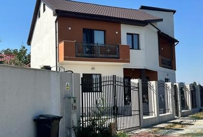 Casă individuală cu 5 camere cu Canalizare în Brătianu