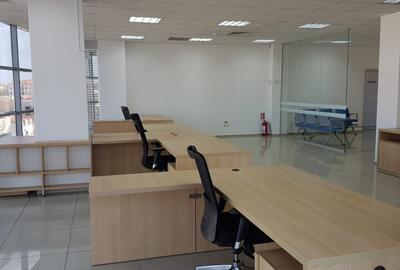 Spațiu comercial, de 241 mp, în Central - 4