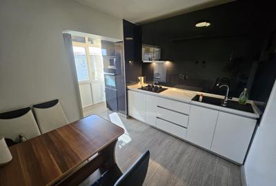 Apartament cu 3 camere decomandat în 1 Mai
