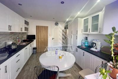Apartament cu 3 camere semidecomandat, mobilat în UTA - 3