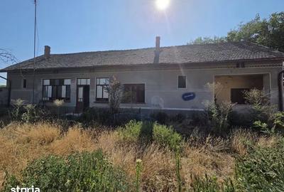 Casă cu 3 camere cu Teren 2000 Mp în Central