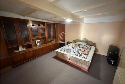 Casă cu Teren 4600 Mp în Periferie