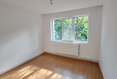 Apartament cu 3 camere semidecomandat în Micro 17 - 2