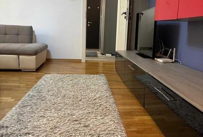 Apartament cu 2 camere semidecomandat în Rovine