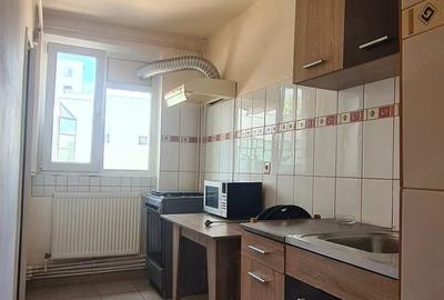 Apartament cu 3 camere decomandat în Piața Centrală - 3