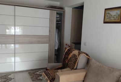 Apartament cu 2 camere semidecomandat în Giroc