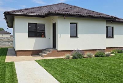 Casă cu 4 camere cu Teren 400 Mp în Clinceni