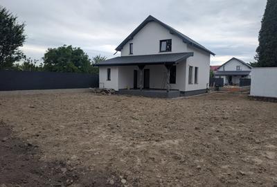 Casă individuală cu 4 camere cu Canalizare în Șerbănești - 13