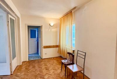 Apartament cu 4 camere decomandat în Piața Centrală