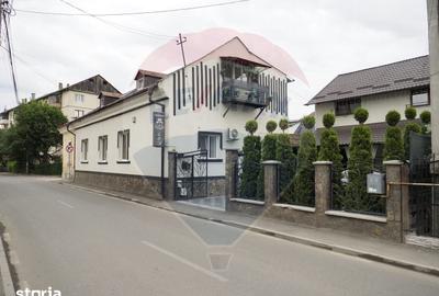Casă cu 9 camere cu Teren 370 Mp în Central - 3
