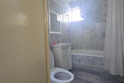 Apartament cu 3 camere semidecomandat în Crângași