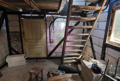 Casă cu 4 camere în Central