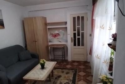 Casă cu 6 camere cu Teren 275 Mp în Central