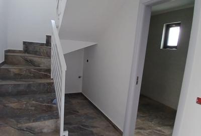 Casă cu 3 camere cu Teren 165 Mp în Central - 2