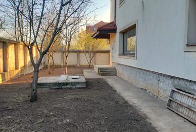 Casă cu 11 camere cu Canalizare în Brănești - 46