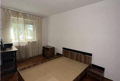Apartament cu 3 camere nedecomandat, mobilat în Circumvalațiunii - 7
