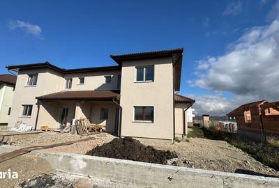 Casă cu 4 camere cu Teren 300 Mp în Central