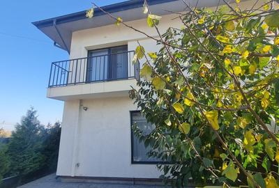 Duplex cu 4 camere cu Canalizare în Odăi