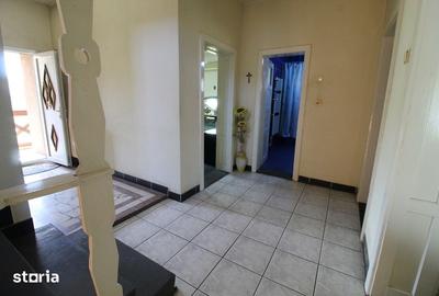 Casă cu 6 camere decomandat cu Teren 335 Mp în Central - 2