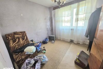 Apartament cu 3 camere semidecomandat în Viziru 3