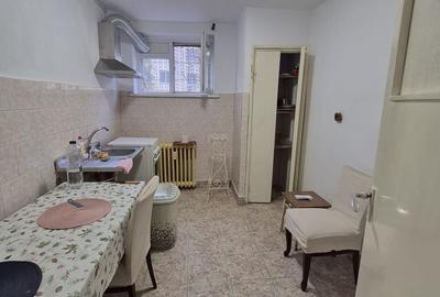 Apartament cu 3 camere semidecomandat în Rovine - 2
