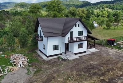 Casă cu 4 camere în Brebu