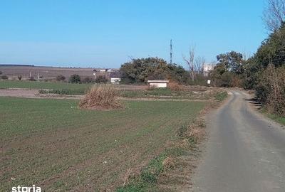 Teren de 7666 mp, în Central