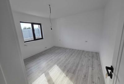 Casă cu 3 camere în Tulucești
