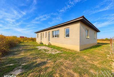 Casă cu 4 camere cu Teren 553 Mp în Sânmartin