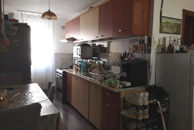 Apartament cu 3 camere decomandat în Tractorul - 6