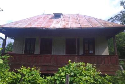 Casă cu 3 camere în Cărbunești