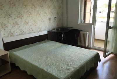 Apartament cu 3 camere decomandat în Independenței