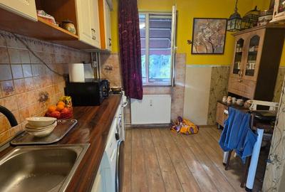 Apartament cu 3 camere decomandat în Titan - 2