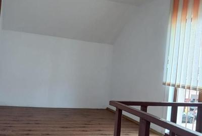 Spațiu comercial, de 40 mp, în Central - 3