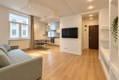 Apartament cu 2 camere decomandat, mobilat în Central