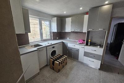 Casă cu 2 camere cu Teren 2000 Mp în Cioroiu