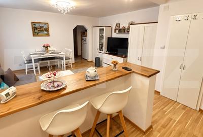 Apartament cu 2 camere semidecomandat, mobilat în Piața Centrală