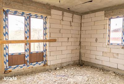 Casă cu 5 camere cu Teren 1440 Mp în Poduri - 2