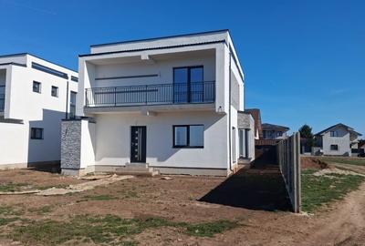 Duplex cu 5 camere cu Teren 370 Mp în Sânandrei - 1
