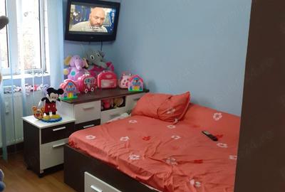 Apartament cu 3 camere decomandat în Mihai Bravu