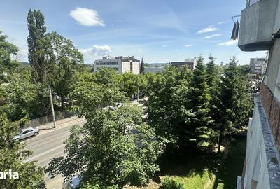 Apartament cu 3 camere decomandat în Găvana