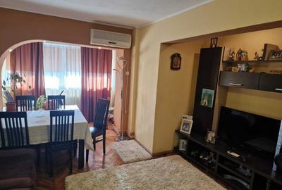 Apartament cu 4 camere decomandat în Central