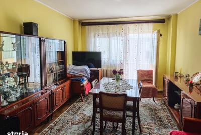 Apartament cu 3 camere decomandat în Găvana