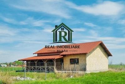 Casă cu 3 camere cu Teren 1000 Mp în Central