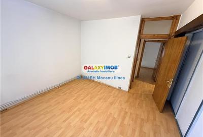 Apartament cu 4 camere decomandat în Republicii