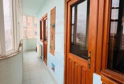Apartament cu 4 camere decomandat în Piața Centrală