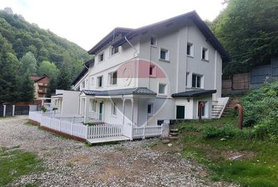 Casă individuală cu 15 camere cu Teren 1200 Mp în Cheia