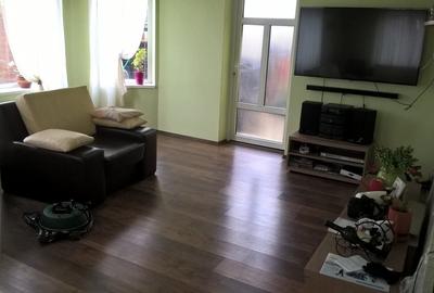 Casă individuală cu 4 camere cu Canalizare în Sânpetru